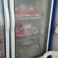 کارگر خانم قطعه بندی مرغ