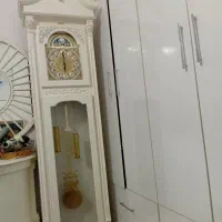 اینه و ساعت ایستاده