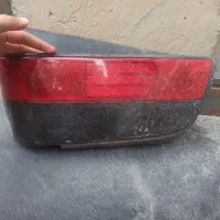 چراغ جلوی سمت شوفور‌ با یک چراغ پشت سمت شاگرد