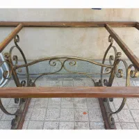 میز ناهارخوری خوری بسیار شیک با کلی وسایل کاربردی