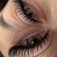 اکستنشن مژه به صورت تخصصی با قیمت اقتصادی
