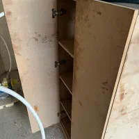 مقداری کمد و تخته بفروش میرسد