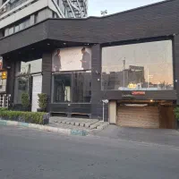 ۵۵۰ متر مغازه تاپ لوکیشن ۲۰ پارکینگ سندی