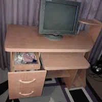 میز و صندلی و مانیتور|میز تحریر و کامپیوتر|مشهد, مقدم|دیوار