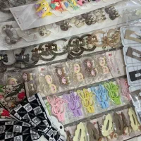 تعدادی اکسسوری مو و کادویی و بدلیجات قیمت عمده