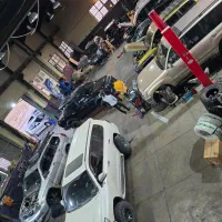 مکانیک ماهر ، جلوبندی کار و شاگرد خودروهای آفرودی