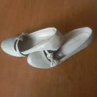 کفش پاشنه دار کرم