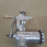 چرخ گوشت دستی قدیمی  ساخت کشور چین شماره ۱۰