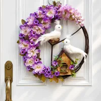 حلقه گل پشت دری