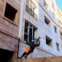 بدون نیاز به داربست شستشو پیچ رولپلاک کار در رتفاع|خدمات پیشه و مهارت|بندرعباس, |دیوار