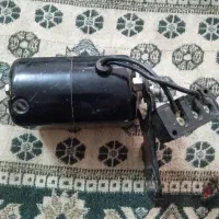 فروشی. چندتا وسیله  چرخ خیاطی معمولی