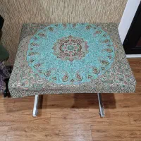 رو میزی ترمه زمردی رنگ باآستر سبز رنگ نمیده.