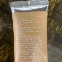 تعدادی کرم پودر ایون بتر کلینیک