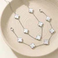 دستبند و گردنبند ونکلیف