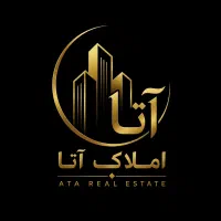 منشی خانم جهت املاک با ظاهری اراسته