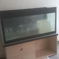 آکواریوم بزرگ وکوجک و میز بهمراه شن وسنگ