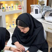 آموزش خدمات پوستی تخصصی پلاسماتراپی