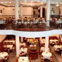 استخدام گارسون آقا حقوق مکفی رستوران نایب