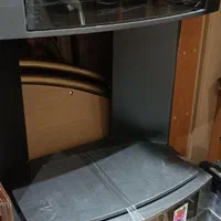 میز تلویزیون ویترین‌دار عمودی تمام چوب خاکستری