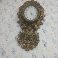 ساعت دیواری تمیز سالم