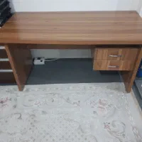 میز تحریر،لپ تاپ و کامپیوتر