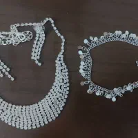 گردن بند و گوشواره و پابند