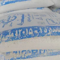 کارگری که دارای گواهینامه پایه دودر مصالح ساختمانی