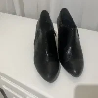 کفش|کیف، کفش، کمربند|رشت, جماران|دیوار