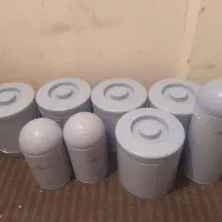تعدادی لوازم خانه و کتاب و سفال