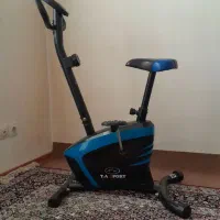 دوچرخه ثابت با نشانگر زمان و ضربان قلب