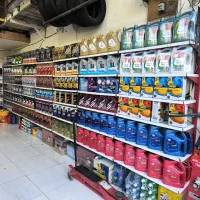 کارگر تعویض روغنی با جای خواب