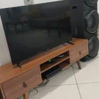 میز تلویزیون سالم و بدون ذره ای ایراد