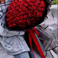 دسته گل رز ۱۰۰ شاخه