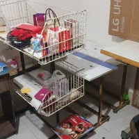 میز و چوب لباسی بچگانه