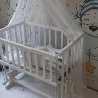 تخت کنار مادر