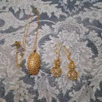 گوشواره و گردن بند