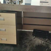 میز اداری بسیار تمیز