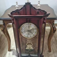 ساعت دیواری پاندول دار و تابلوی گل