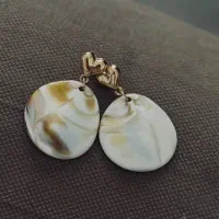 گوشواره صدفی با اویز قلبی