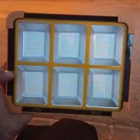 پروژکتور با پنل خورشیدی