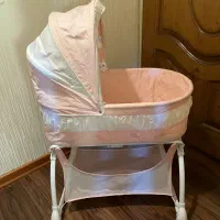 تخت کنار مادر