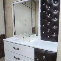 تخت دو نفره و میز آرایش بسیار سالم|تخت و سرویس خواب|ری, دیلمان|دیوار