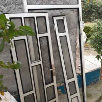 درب المینیومی و پنجره قدیمی در حد