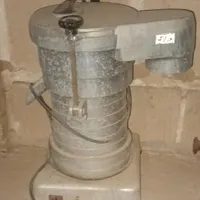 میزتلفن وتلویزیون.کولر.چرخ گوشت صنعتی و وسایل دیگر