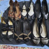 تعدادی کفش زنانه