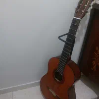 گیتار یاماها c40 با پایه