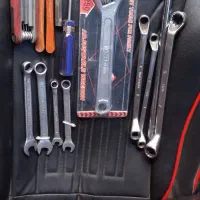 تعدادی آچار و ابزارالات استفاده نشده آک