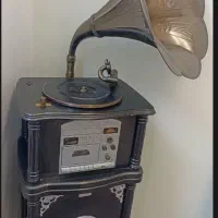 گرام مافون ایستاده