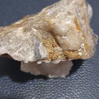 سنگ کوارتز|کلکسیون اشیاء عتیقه|اهر, |دیوار