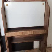 میز تحریر کم جا دارای ال ای دی نور و سالم و نو